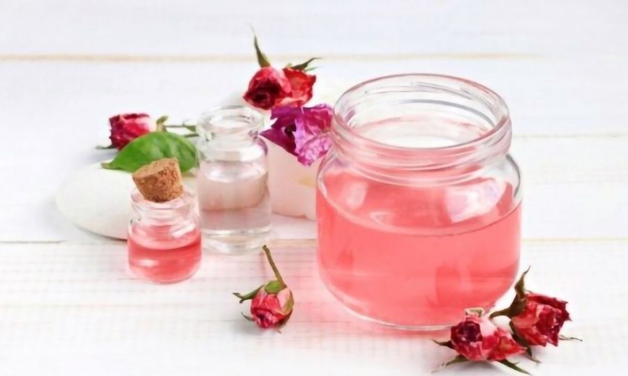 AGUA DE ROSAS, EL SECRETO DE CLEOPATRA PARA LA ETERNA JUVENTUD